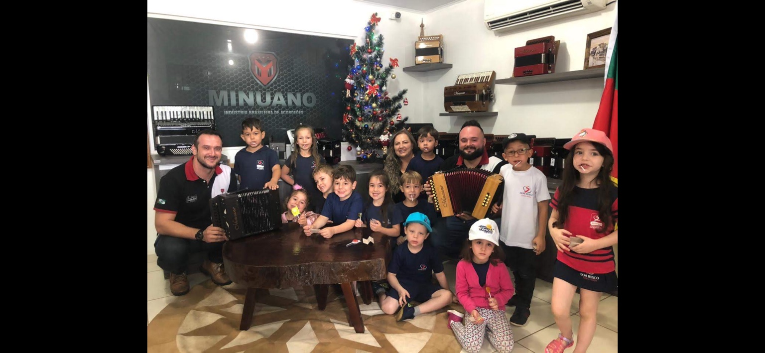 Saimon Stival em visita com alunos à fábrica Minuano